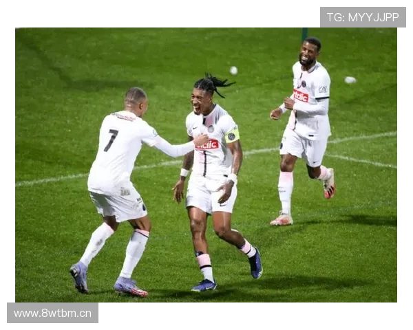 拉亚萨利巴加布首发欧冠防线稳